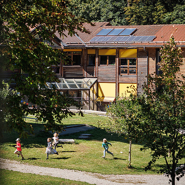Außenbereich Montessori Schule Starnberg Außenbereich Montessori Schule Starnberg